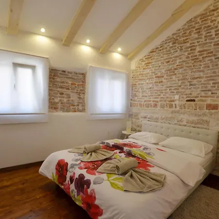 Trendy And Chic Downtown Apartment Rovinj