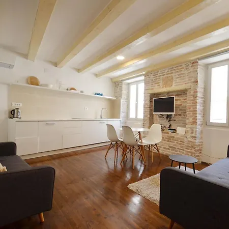 Trendy And Chic Downtown Apartment